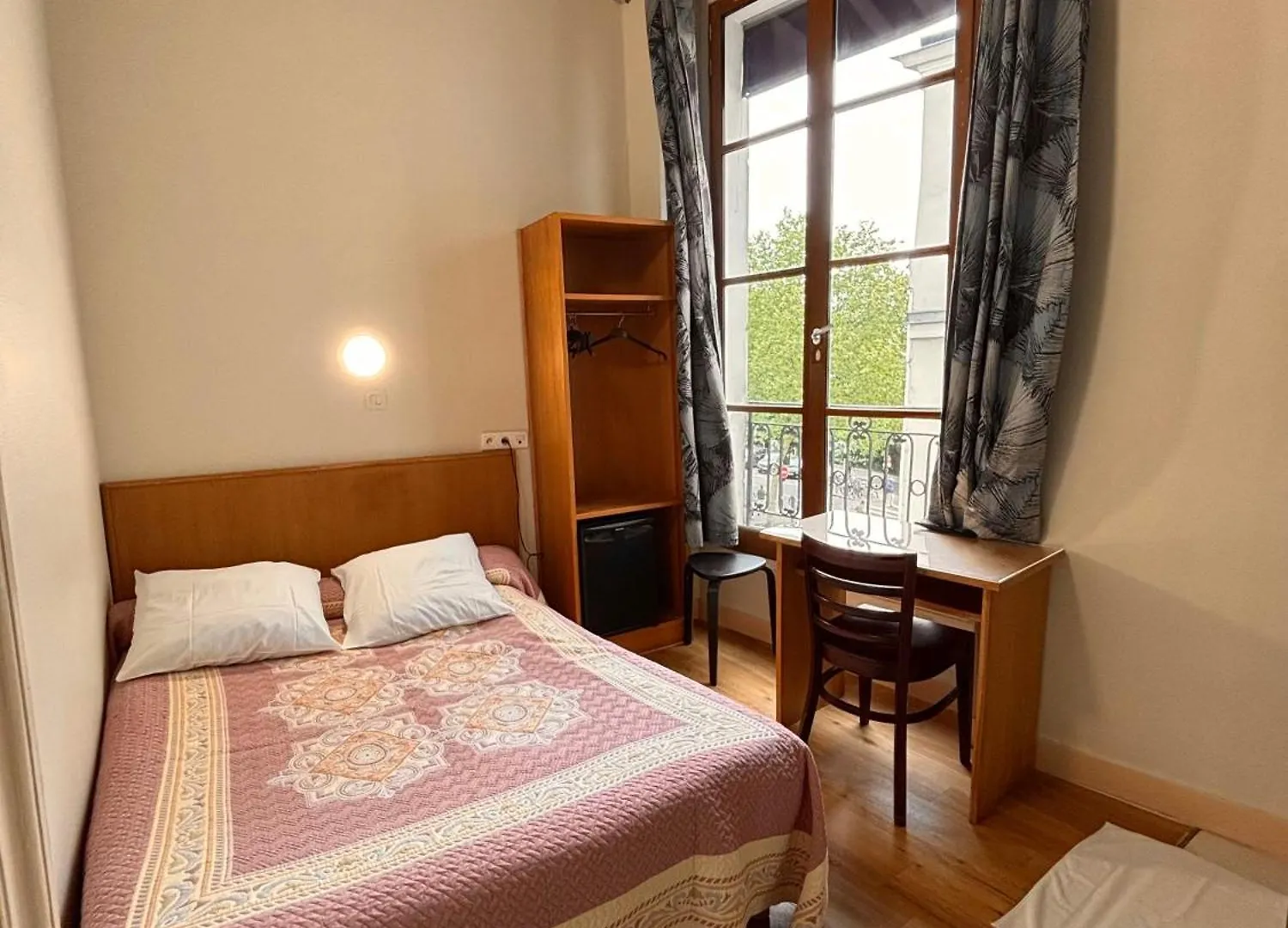 Hotel Des Fontaines Paris